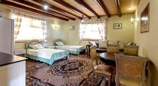 Гостевой дом Туристический Комплекс «Каньон» Кисловодск Двухместный номер с 2 отдельными кроватями и террасой-1